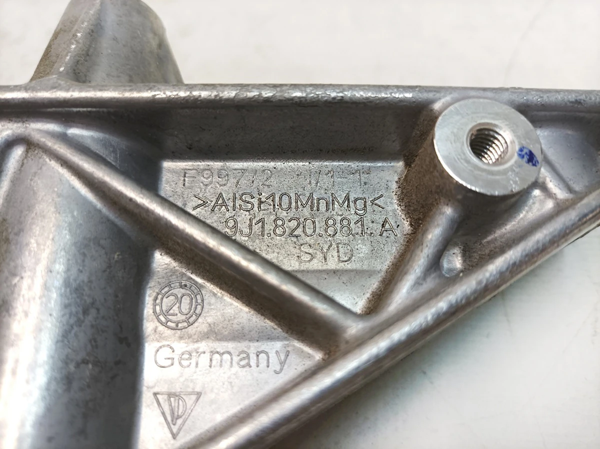 Air conditioning compressor bracket Porsche Taycan 9J1820881A