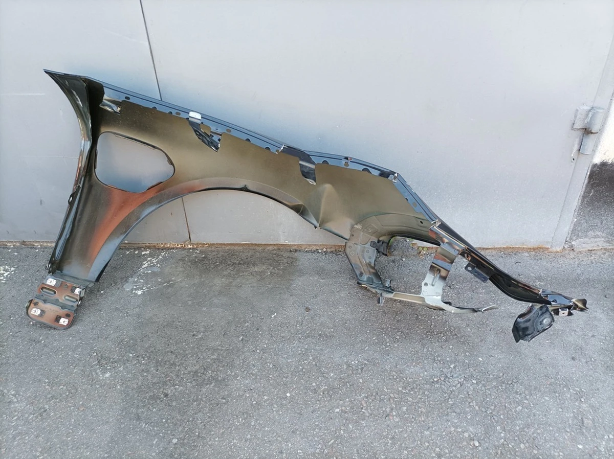 Front left fender with damage Paint code: C9X Porsche Taycan 9J1821101Y