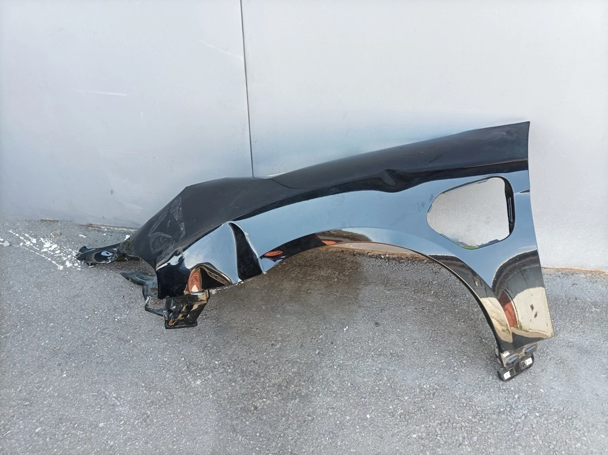 Front left fender with damage Paint code: C9X Porsche Taycan 9J1821101Y