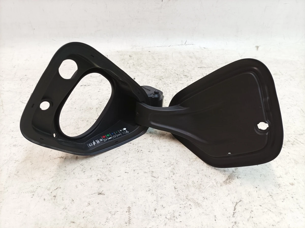 Лючок порту зарядки правий Porsche Taycan 9J1821248A