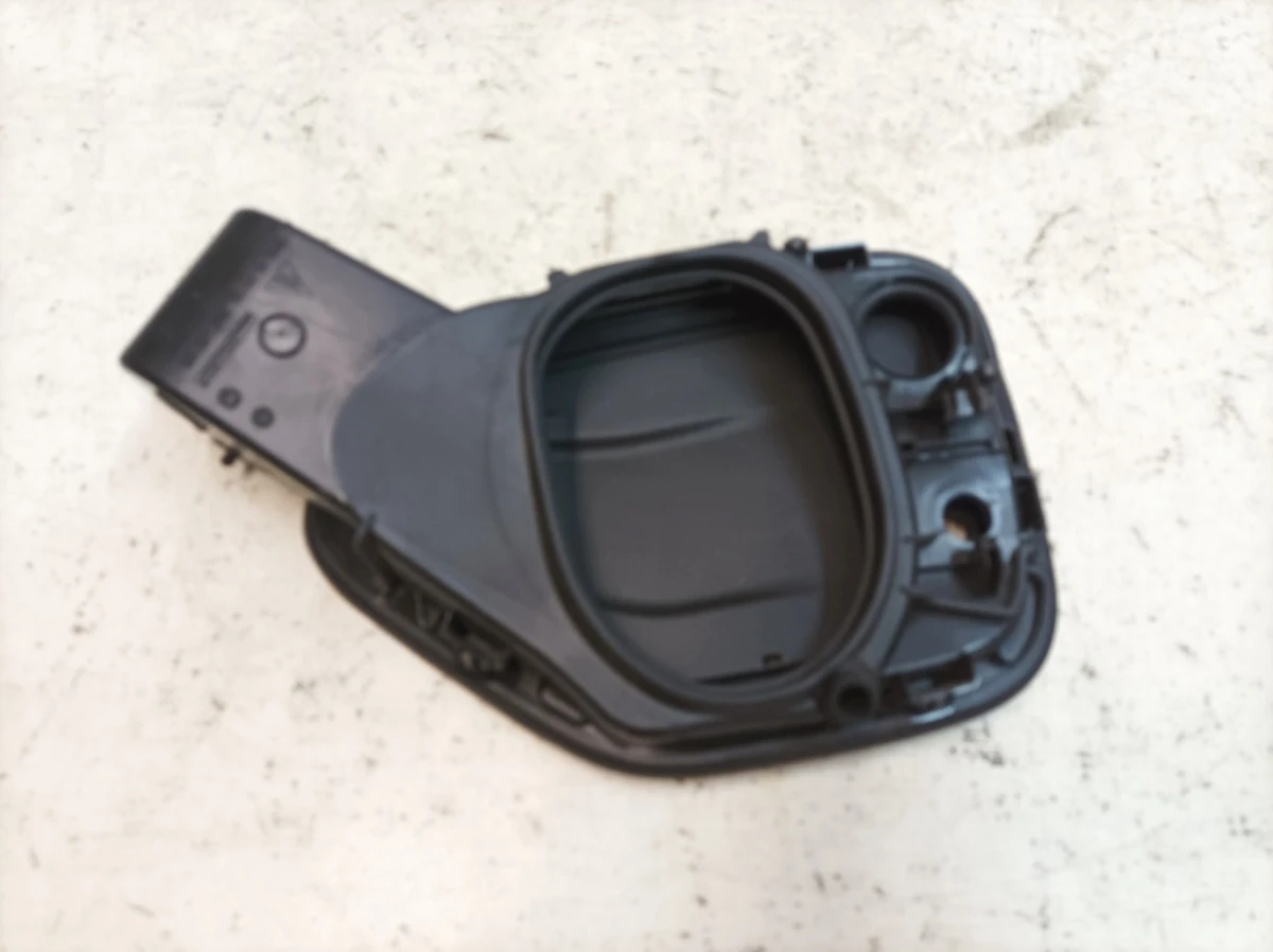 Лючок порту зарядки правий Porsche Taycan 9J1821248A