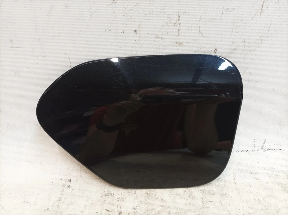 Крышка лючка порта зарядки левая Код краски: C9X Porsche Taycan 9J1821323