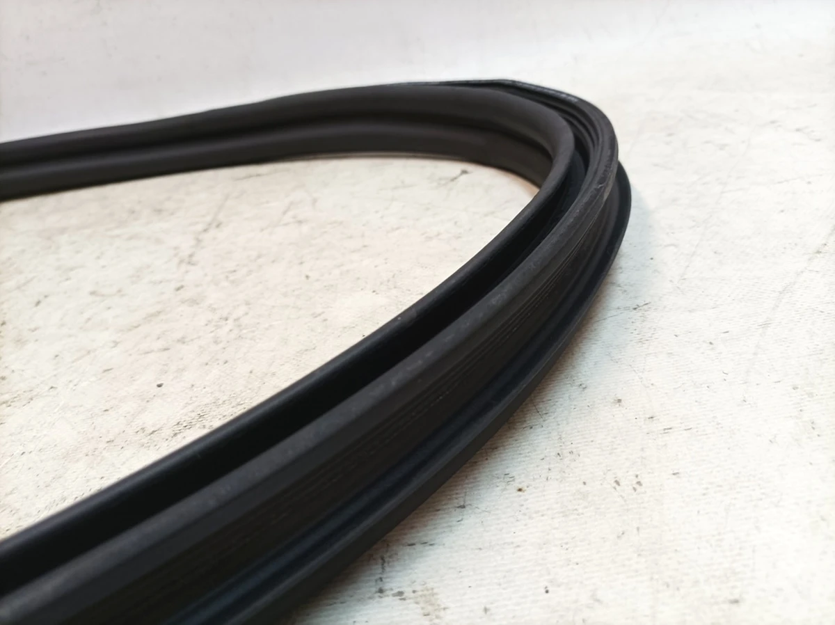 Ущільнювач багажного відсіку переднього Porsche 9J1823727A