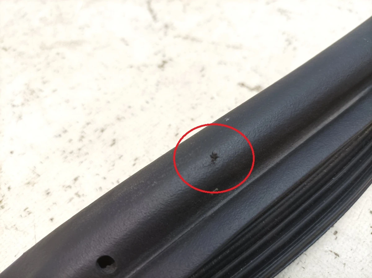 Ущільнювач багажного відсіку переднього Porsche 9J1823727A