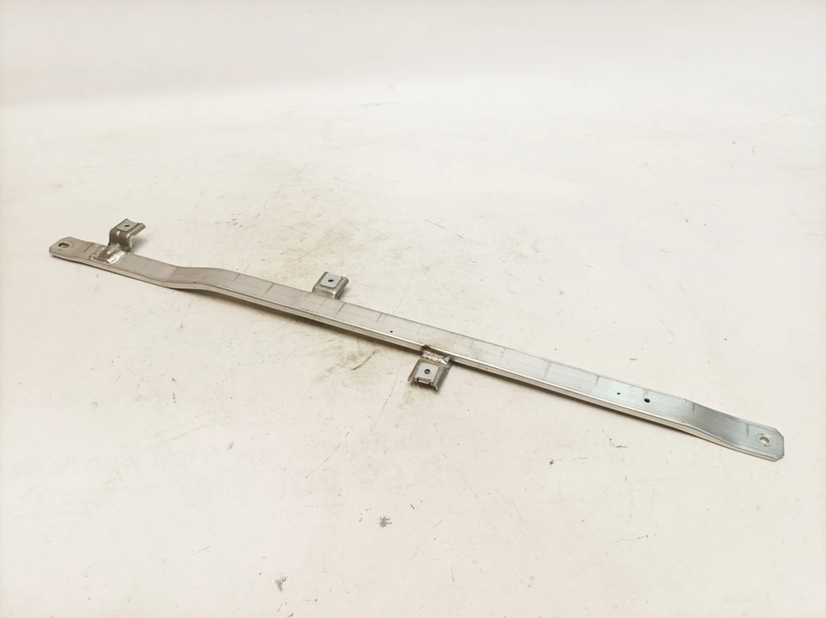 Кронштейн облицювання днища правий задній Porsche Taycan 9J1825138