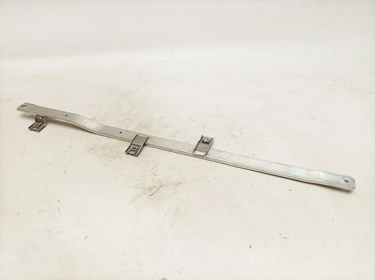 Кронштейн облицювання днища правий задній Porsche Taycan 9J1825138