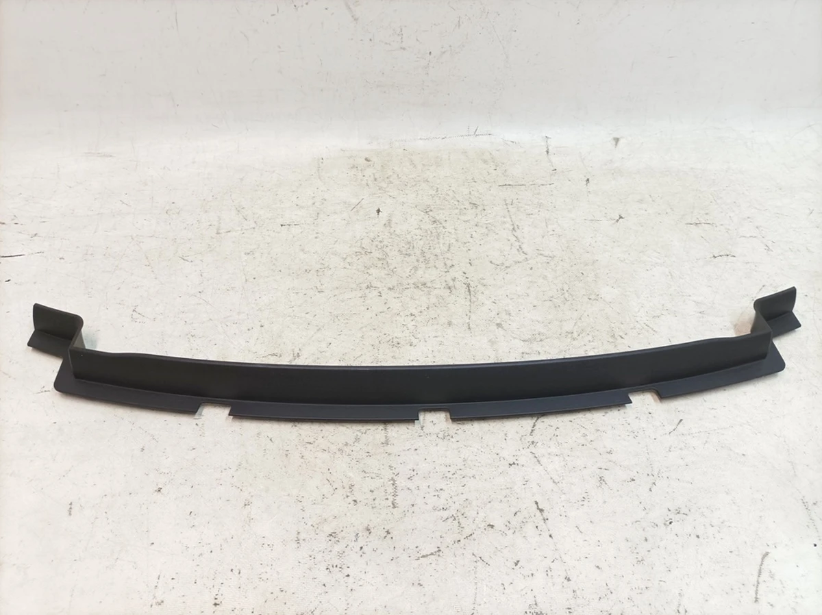 Накладка монтажний кронштейн заднього спойлера Porsche Taycan 9J1827751