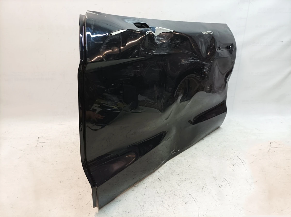 Door front left (metal) with damage Paint code: C9X Porsche Taycan 9J1831193