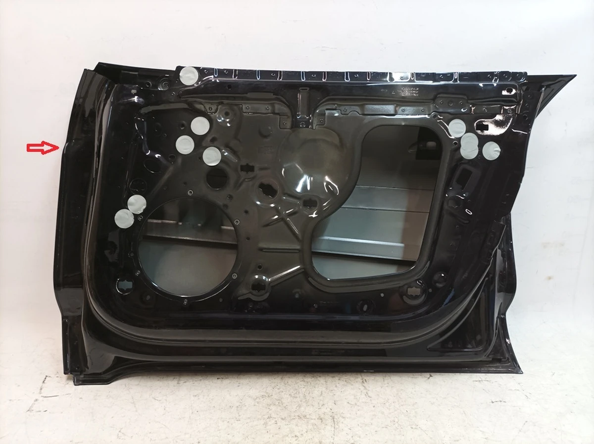 Дверь передняя правая (металл) с мелким повреждением Код краски: C9X Porsche Taycan 9J1831194