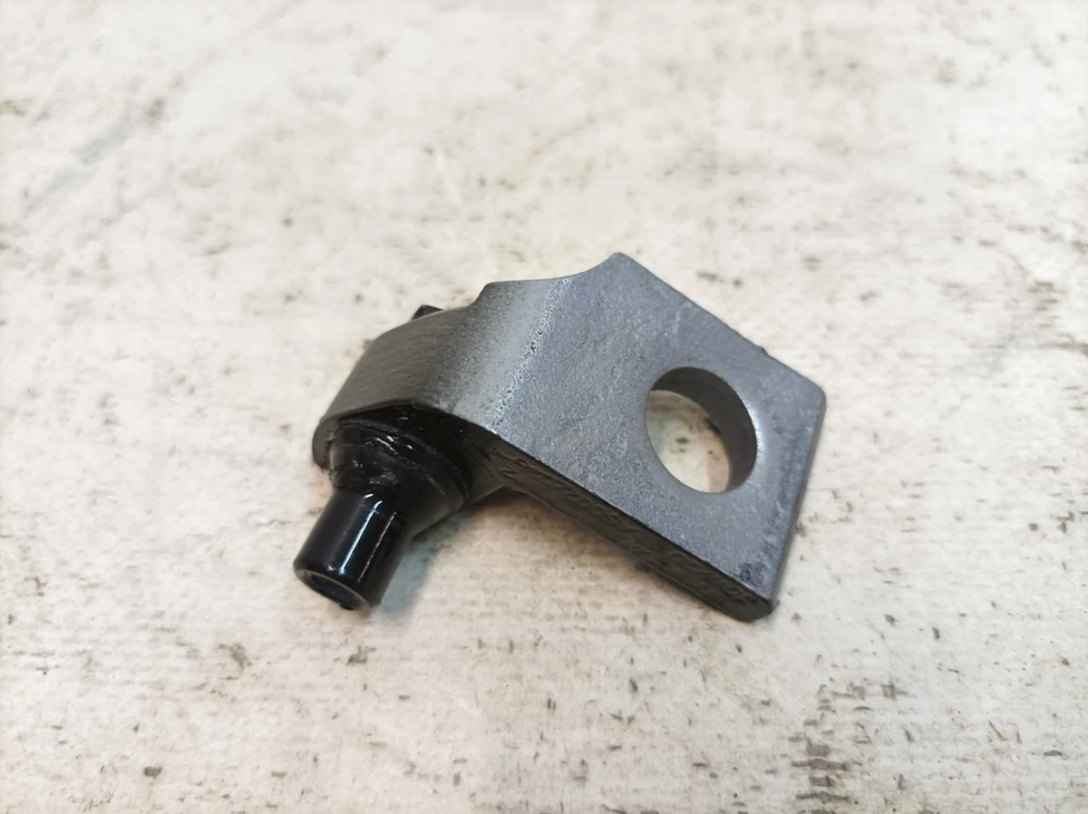 Петля двери передней задней левой верхняя (половина) корпус двери Код краски: C9X Porsche Taycan 9J1831411