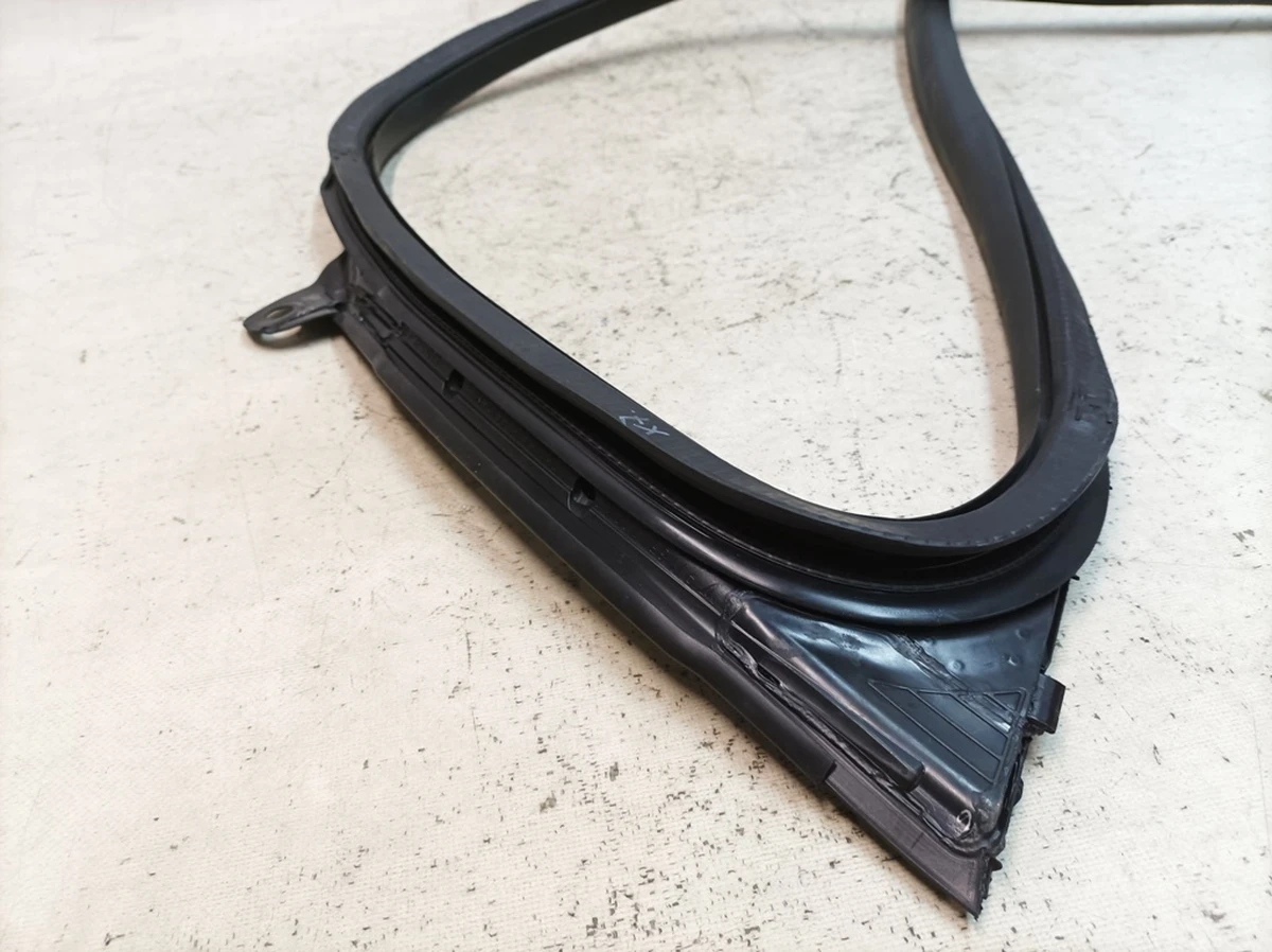 Inner door seal, front right Porsche Taycan 9J1831722AR