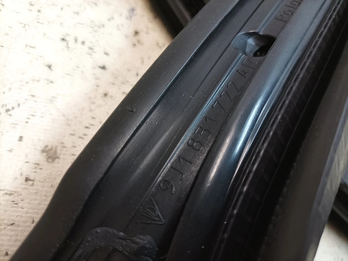Inner door seal, front right Porsche Taycan 9J1831722AR