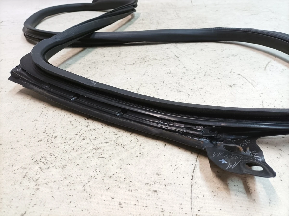 Inner door seal, rear right Porsche Taycan 9J1833722AR