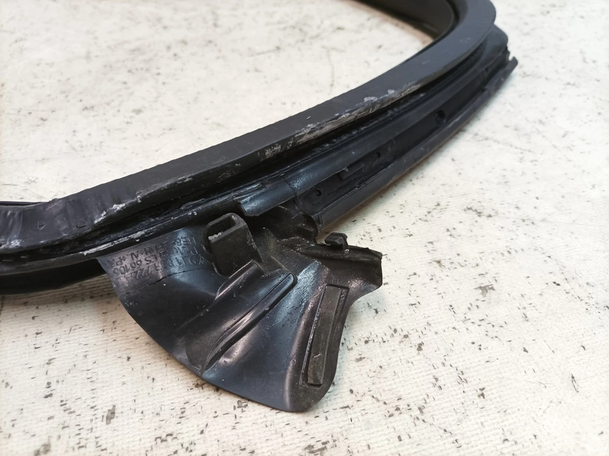 Inner door seal, rear right Porsche Taycan 9J1833722AR