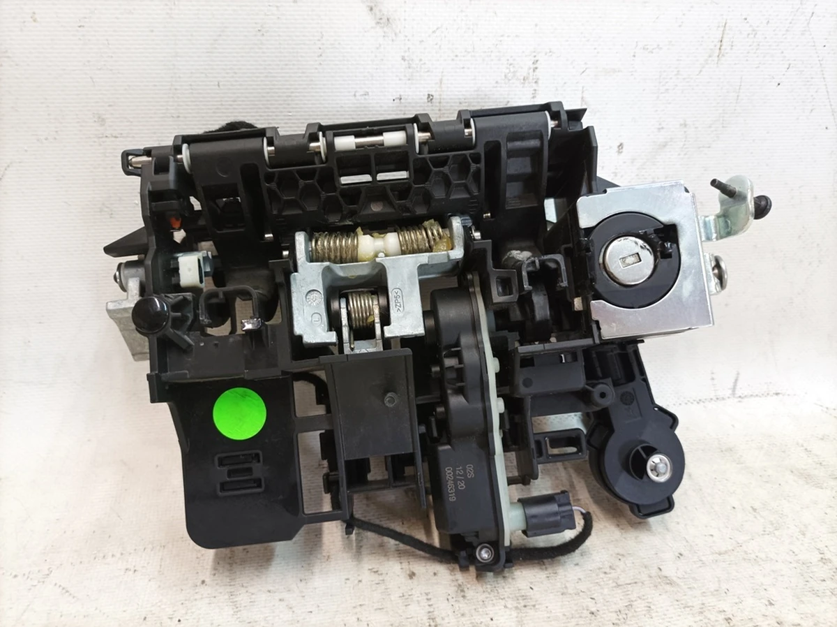 Корпус ручки дверей передньої лівої (сторона водія) Porsche Taycan 9J1837885