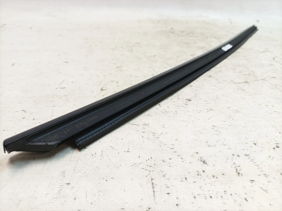 Rear right outer door molding BLACK 041 Porsche Taycan 9J1839476E