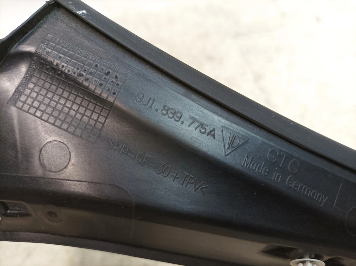 Rear left door seal (C-pillar) Porsche Taycan 9J1839775A