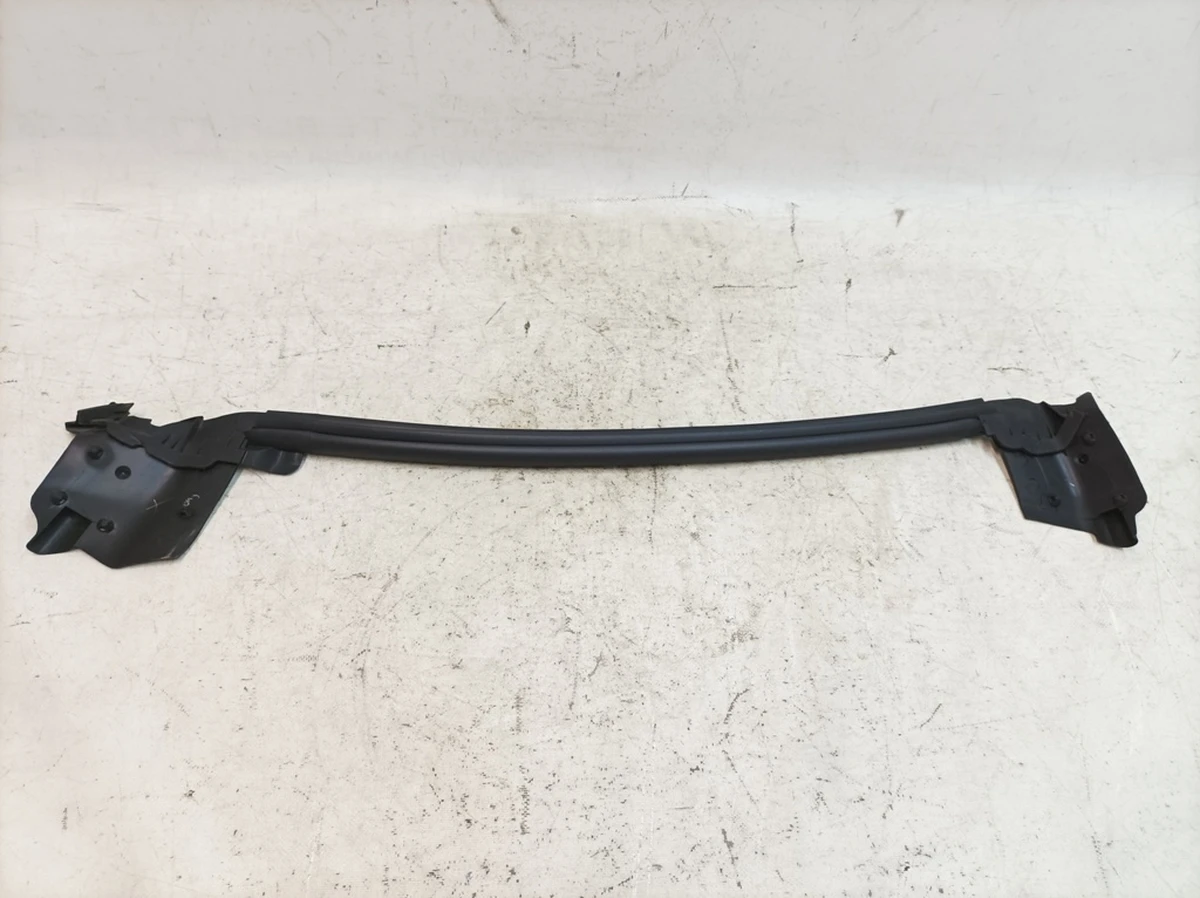 Ущільнювач паза скла двері задньої лівої Porsche Taycan 9J1839871