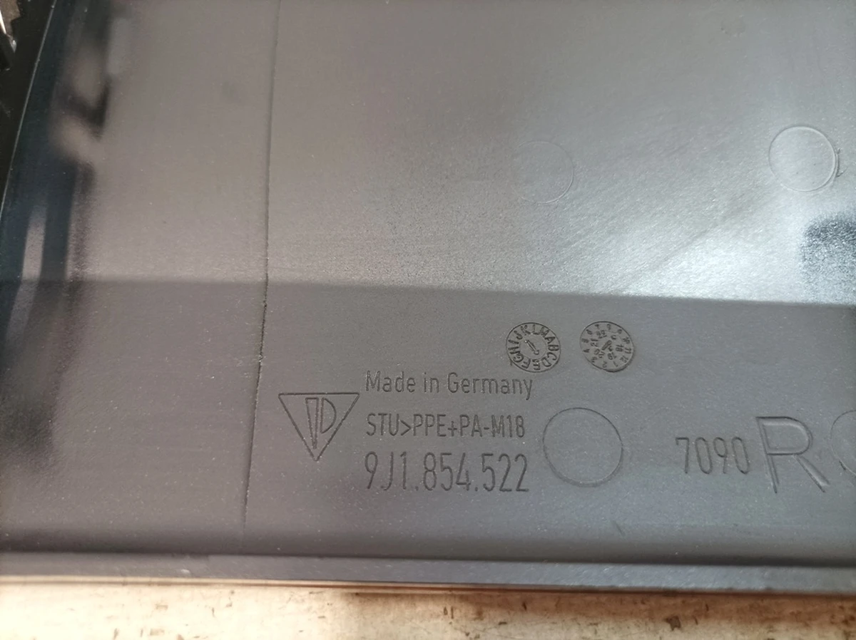 Front right fender trim Paint code: C9X (protective film) Porsche Taycan 9J1854522