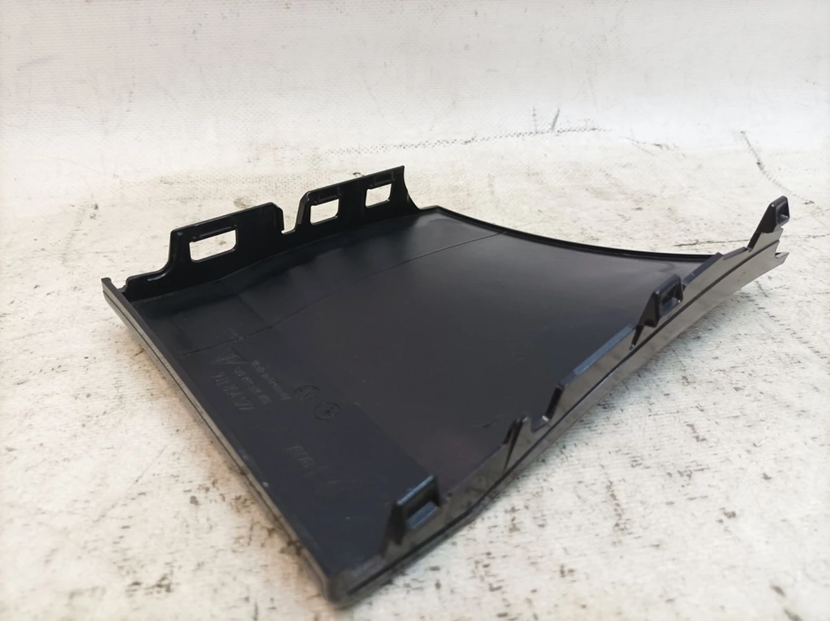 Front right fender trim Paint code: C9X (protective film) Porsche Taycan 9J1854522