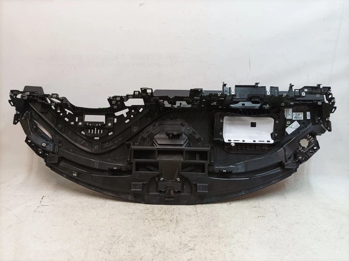 Передня панель (торпедо) шкіра A11 з дрібним пошкодженням Porsche Taycan 9J1857003BJ