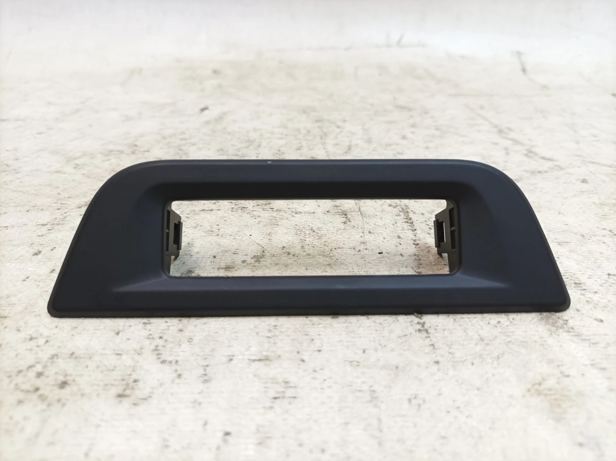 Накладка центральной консоли задняя нижняя 9M0 Porsche Taycan 9J1857503C