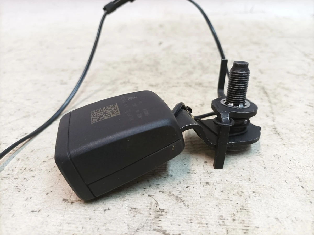 Замок ременя безпеки другого ряду сидінь лівий Porsche Taycan 9J1857753