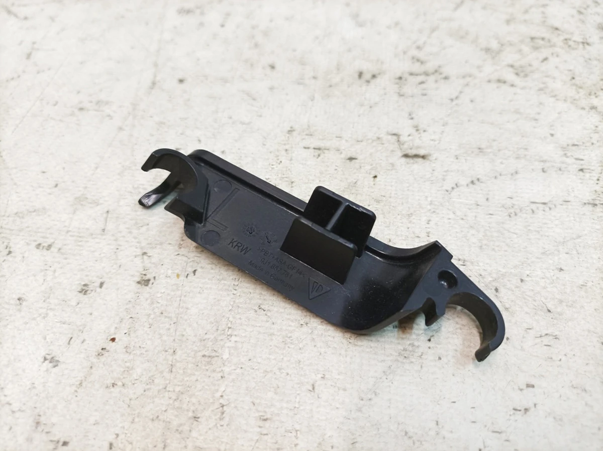 Направляюча стрічка ременя безпеки ліва Porsche Taycan 9J1857781