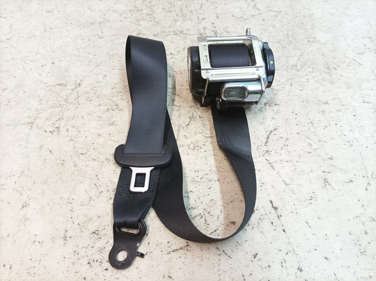 Seat belt of the second row three-point left with damage Porsche Taycan 9J1857805B