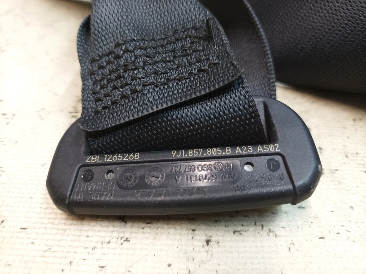 Seat belt of the second row three-point left with damage Porsche Taycan 9J1857805B