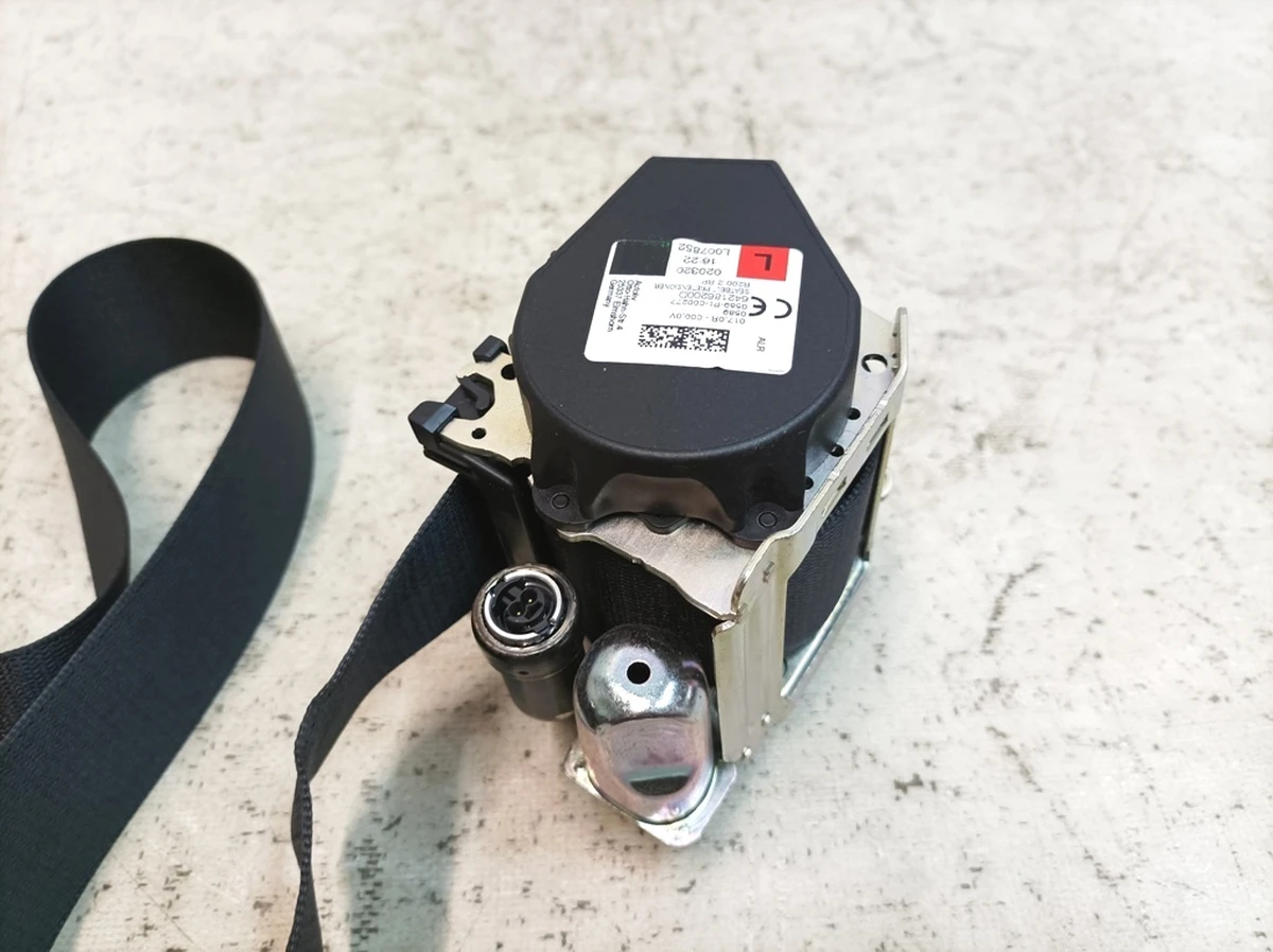Seat belt of the second row three-point left with damage Porsche Taycan 9J1857805B