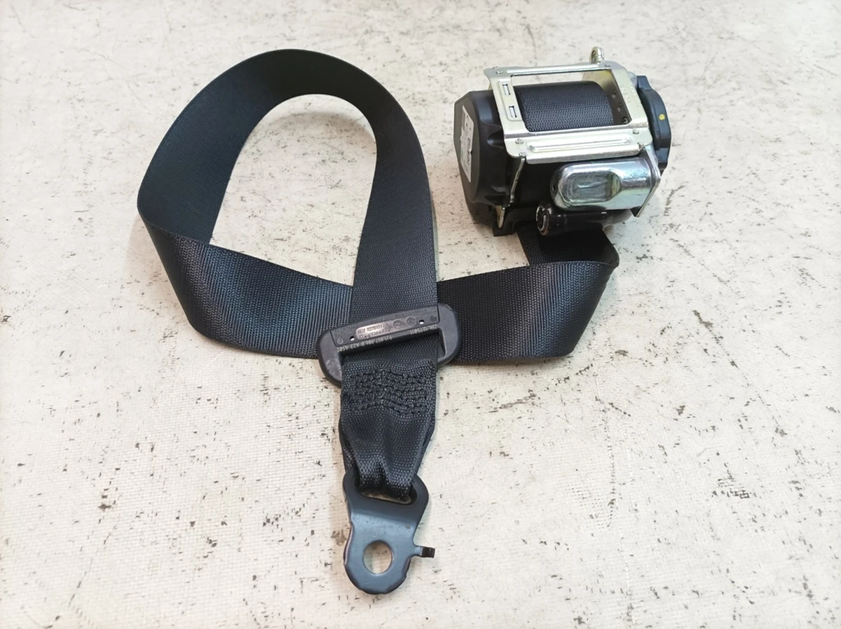 Ремень безопасности второго ряда трёхточечный правый с повреждением Porsche Taycan 9J1857806B