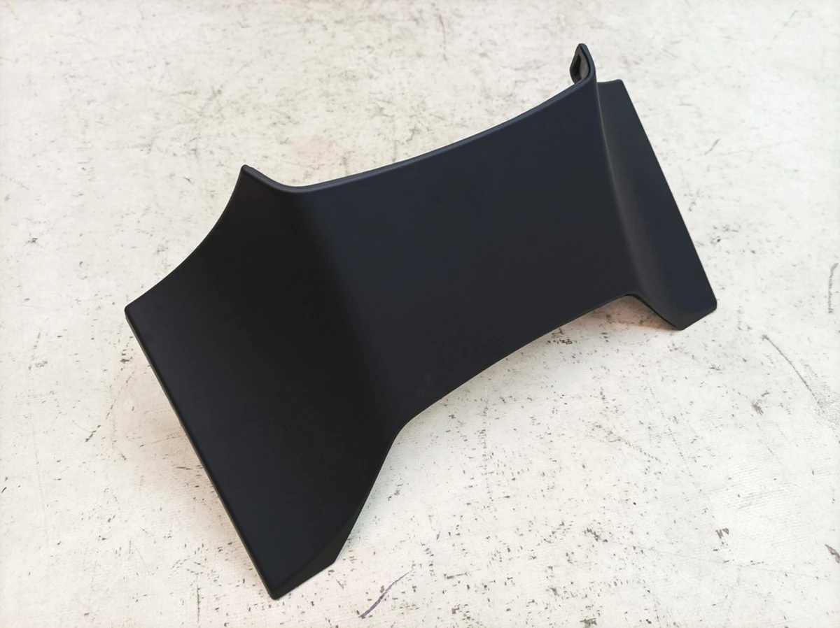 Облицовка передней панели средняя нижняя 5Q0 Porsche Taycan 9J1857927