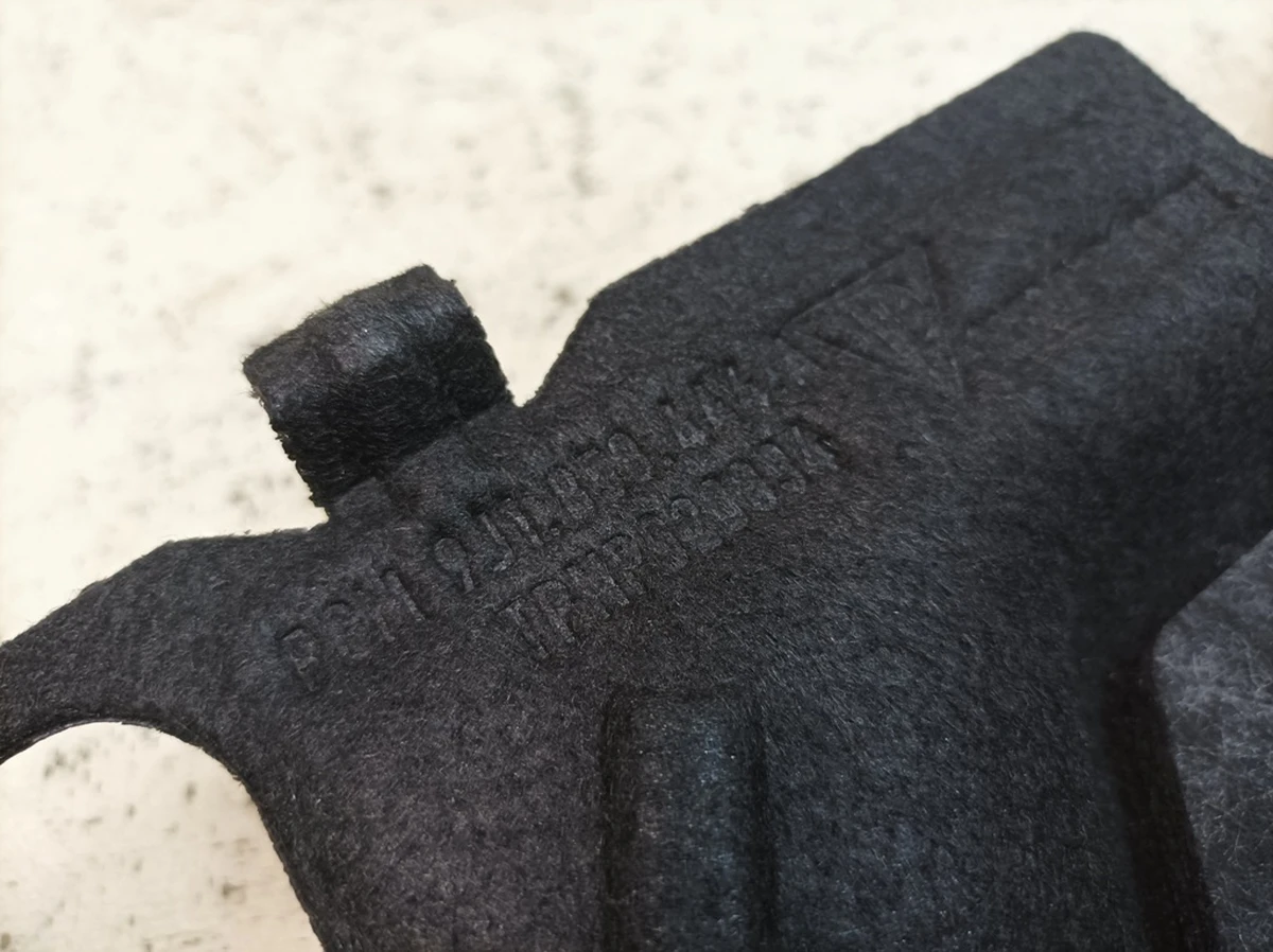 Звукоізоляція простір для ніг сторона переднього пасажира Porsche Taycan 9J1858444A