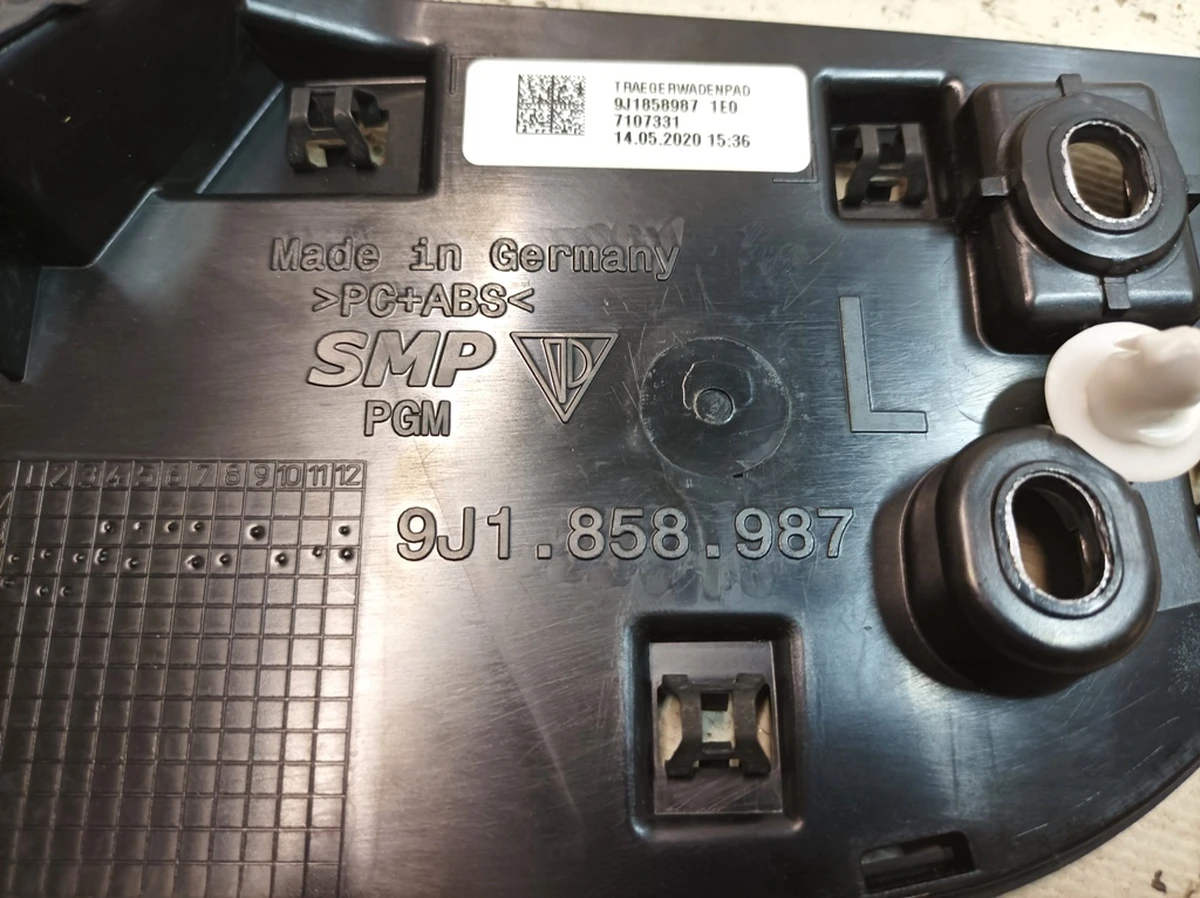 Fastening of center console trim left Porsche Taycan 9J1858987