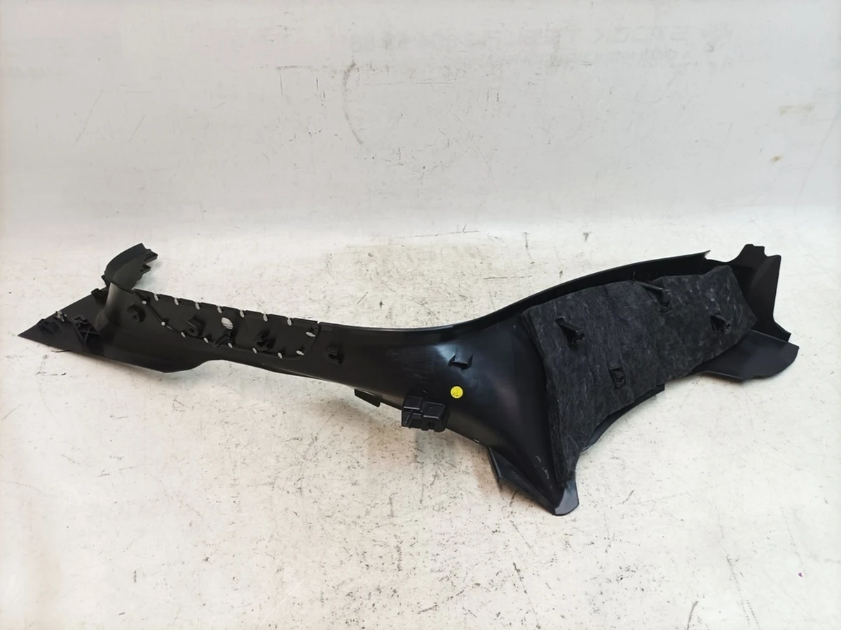 Облицовка внутреняя порога заднего левого с алюминиевой вставкой 1E0 Porsche Taycan 9J1863405C