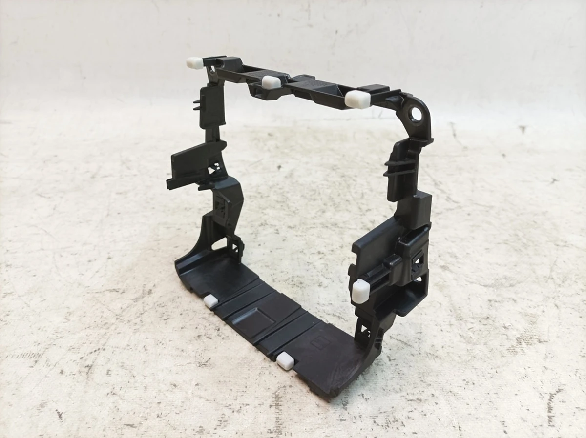 Кронштейн накладки задней центральной консоли Porsche Taycan 9J1863615