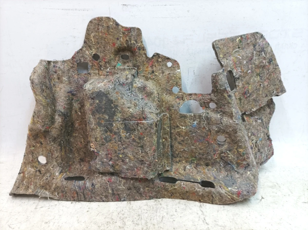 Шумоизоляция колёсной арки правая Porsche Taycan 9J1864786