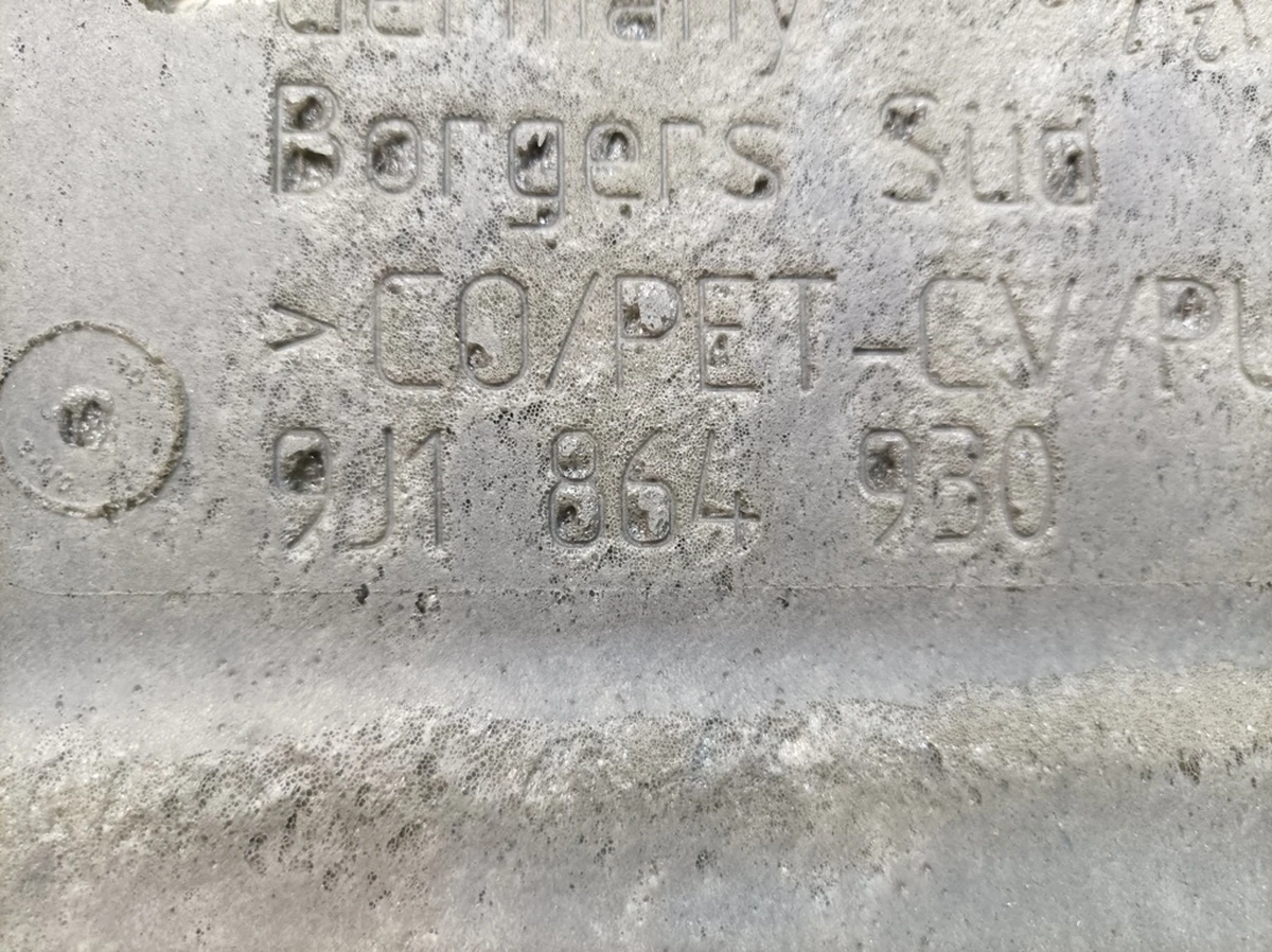 Шумоізоляція колісної арки права Porsche Taycan 9J1864930