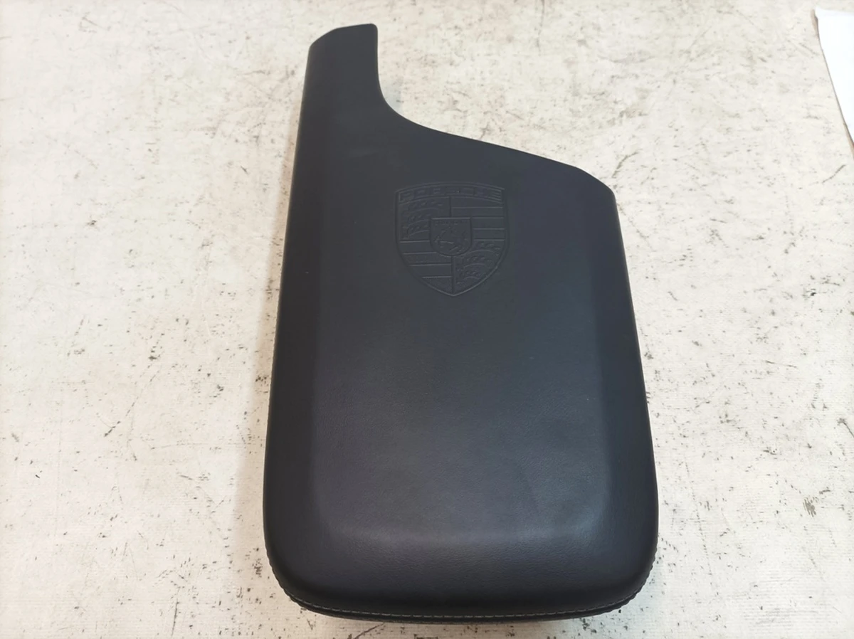 Підлокітник центральної консолі герб Porsche шкіра A11 Porsche Taycan 9J1867166AA
