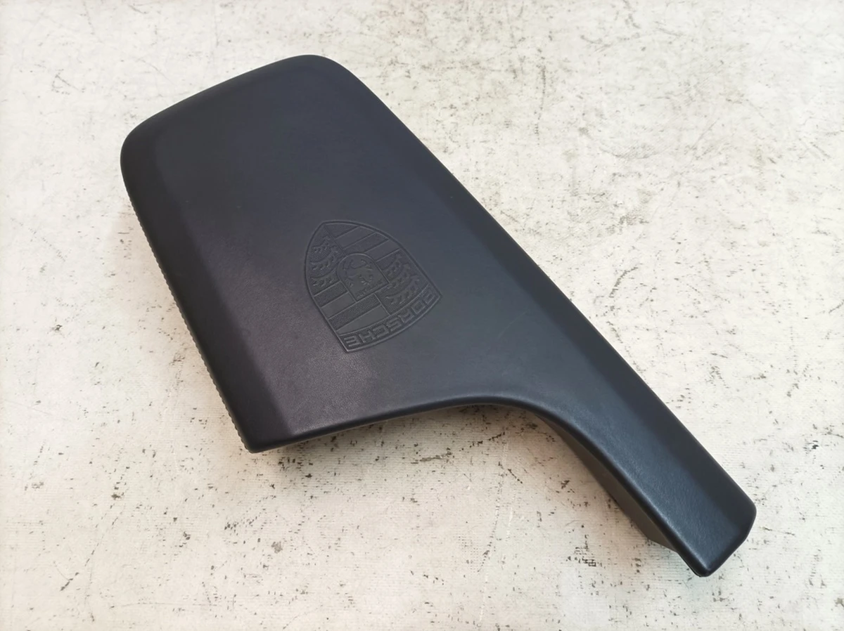 Підлокітник центральної консолі герб Porsche шкіра A11 Porsche Taycan 9J1867166AA