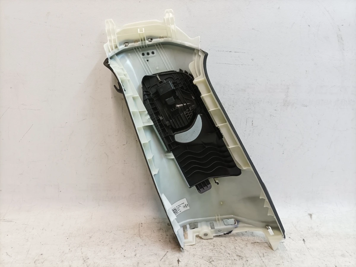 Облицовка стойки B верхняя правая Race-Tex OX7 с повреждением Porsche Taycan 9J1867244C