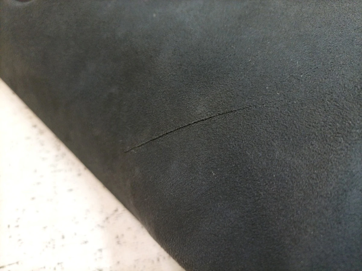 Облицовка стойки B верхняя правая Race-Tex OX7 с повреждением Porsche Taycan 9J1867244C