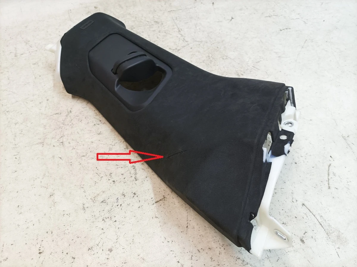 Облицовка стойки B верхняя правая Race-Tex OX7 с повреждением Porsche Taycan 9J1867244C