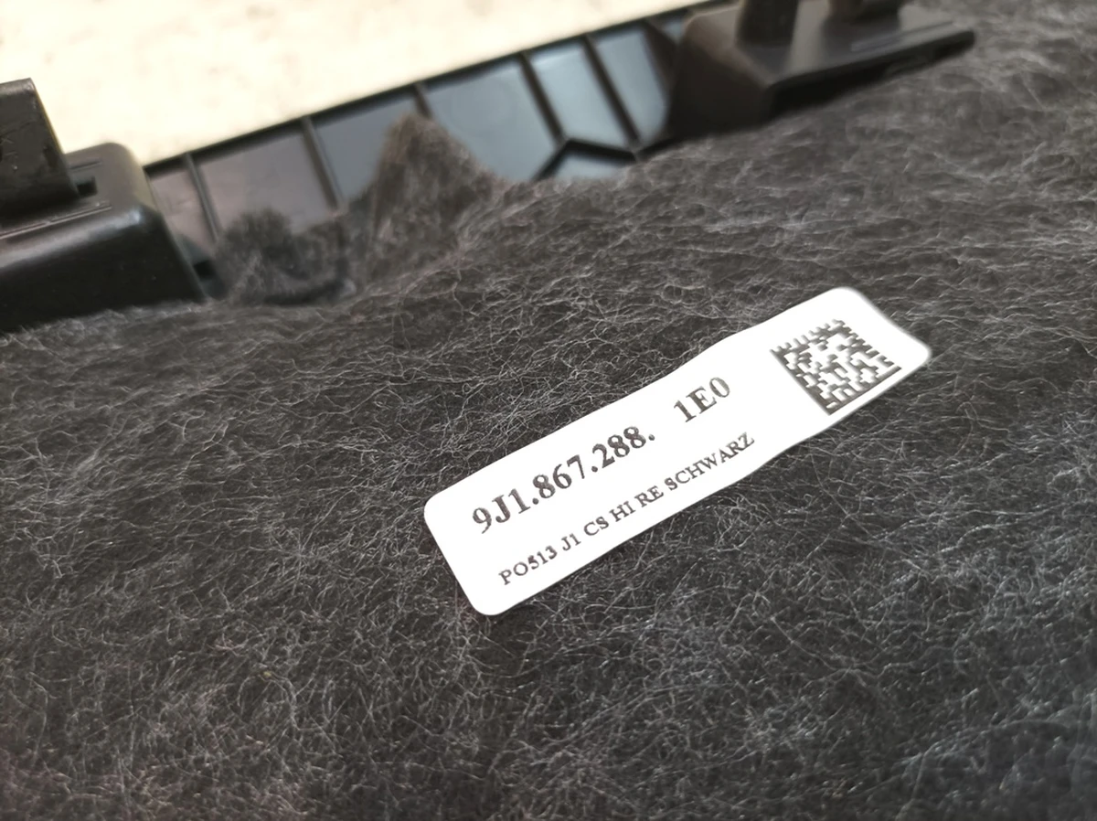 C-pillar trim, rear right 1E0 Porsche Taycan 9J1867288