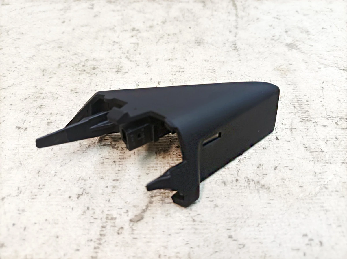 Накладка карти дверей передньої правої з світловою індикацією Porsche Taycan 9J1867394A