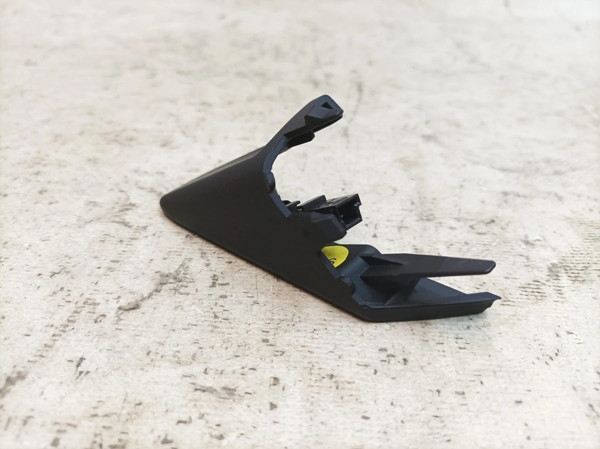 Накладка карти дверей передньої правої з світловою індикацією Porsche Taycan 9J1867394A