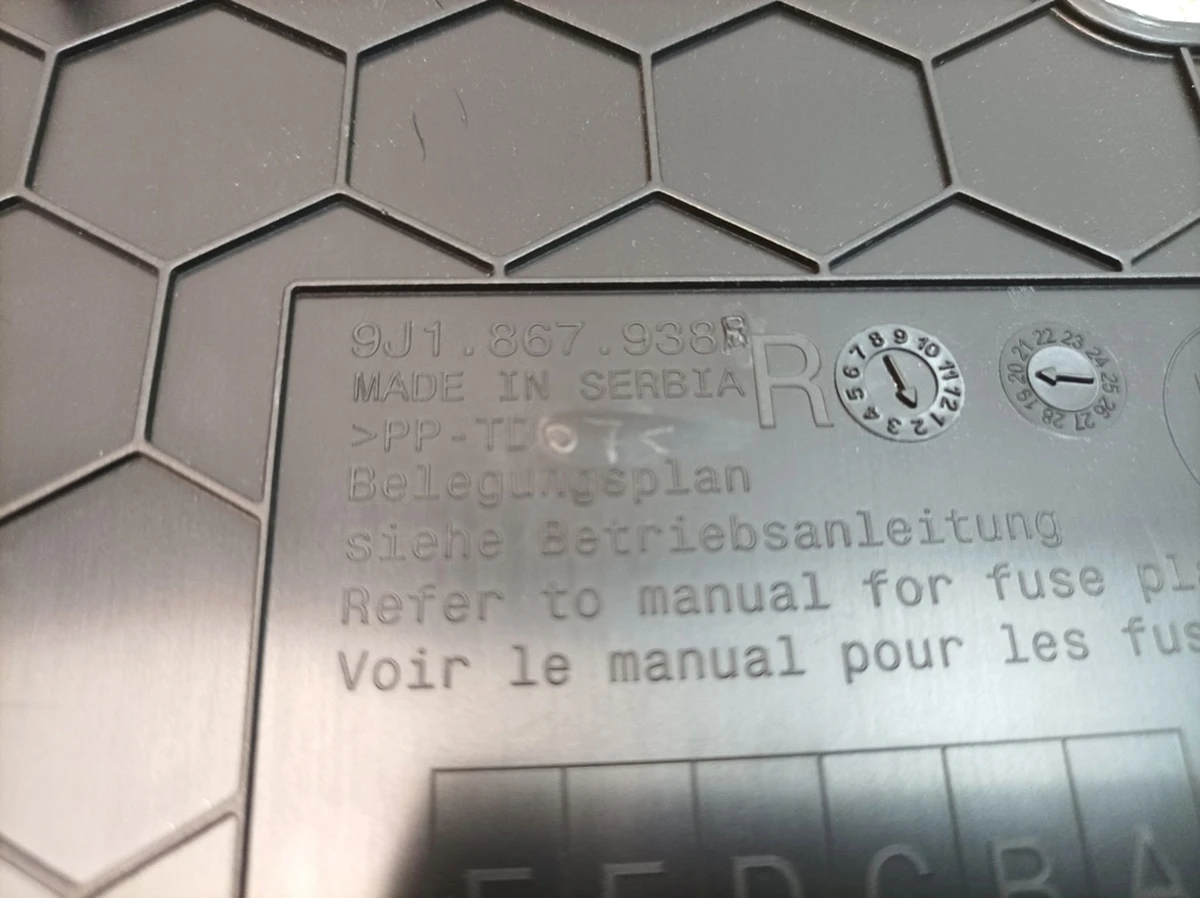 Inner door sill cover, right 1E0 Porsche Taycan 9J1867938B