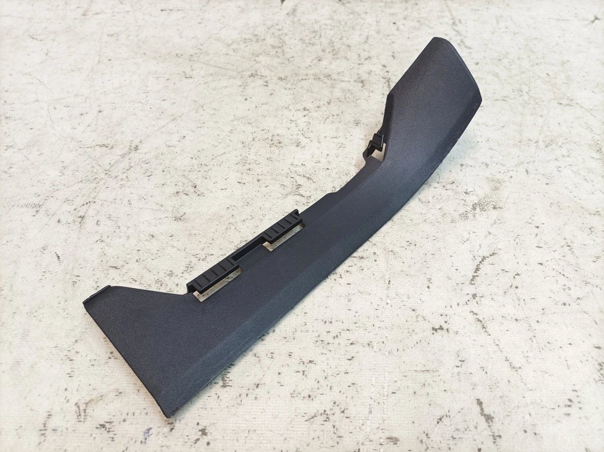 Облицовка стойки А средняя правая Porsche 1E0 Taycan 9J1868240