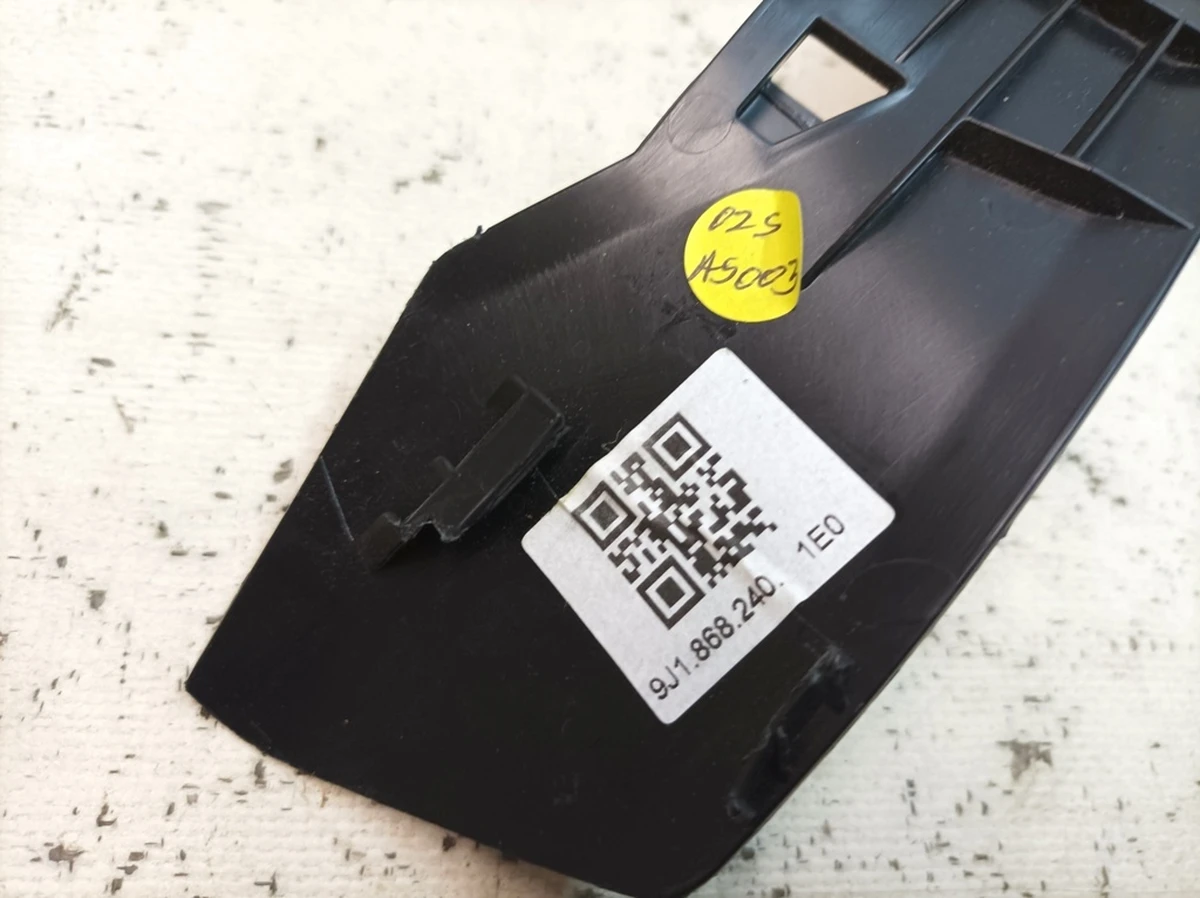 Облицовка стойки А средняя правая Porsche 1E0 Taycan 9J1868240